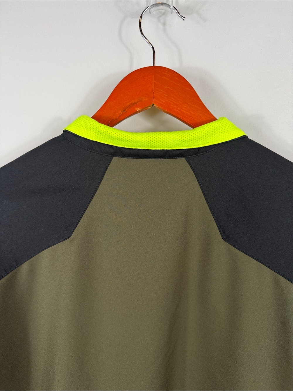 Nike Dri-FIT Men's Olive Green & Black Full-Zip Jacket with Volt Accents. Size M - Picture 6 of 9